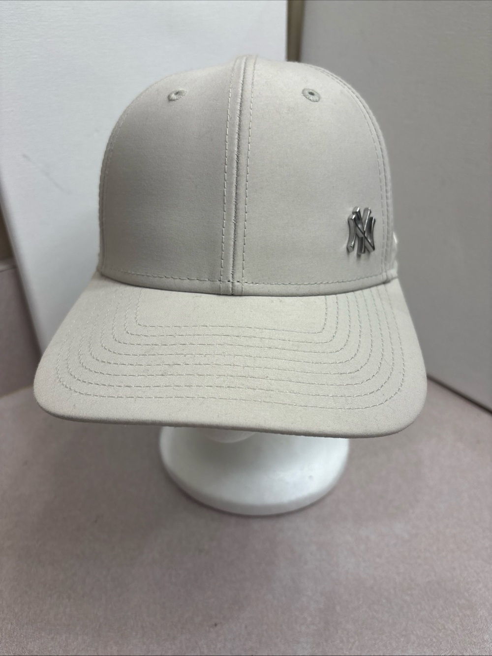 New Era New York Yankees Metallic NY Emblem 9Forty Hat Baseball Cap Strapback